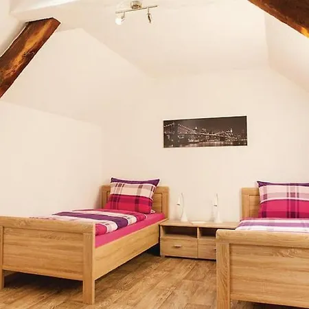 Дом отдыха Luxurious Holiday In With Furnished Garden *