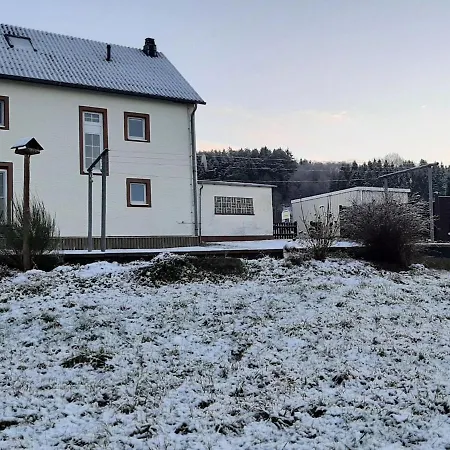 Дом отдыха Luxurious Holiday In With Furnished Garden *